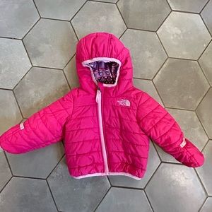 The North Face Reversible Pink & Stripe w/ Fox Print Jacket Girls 9-12.